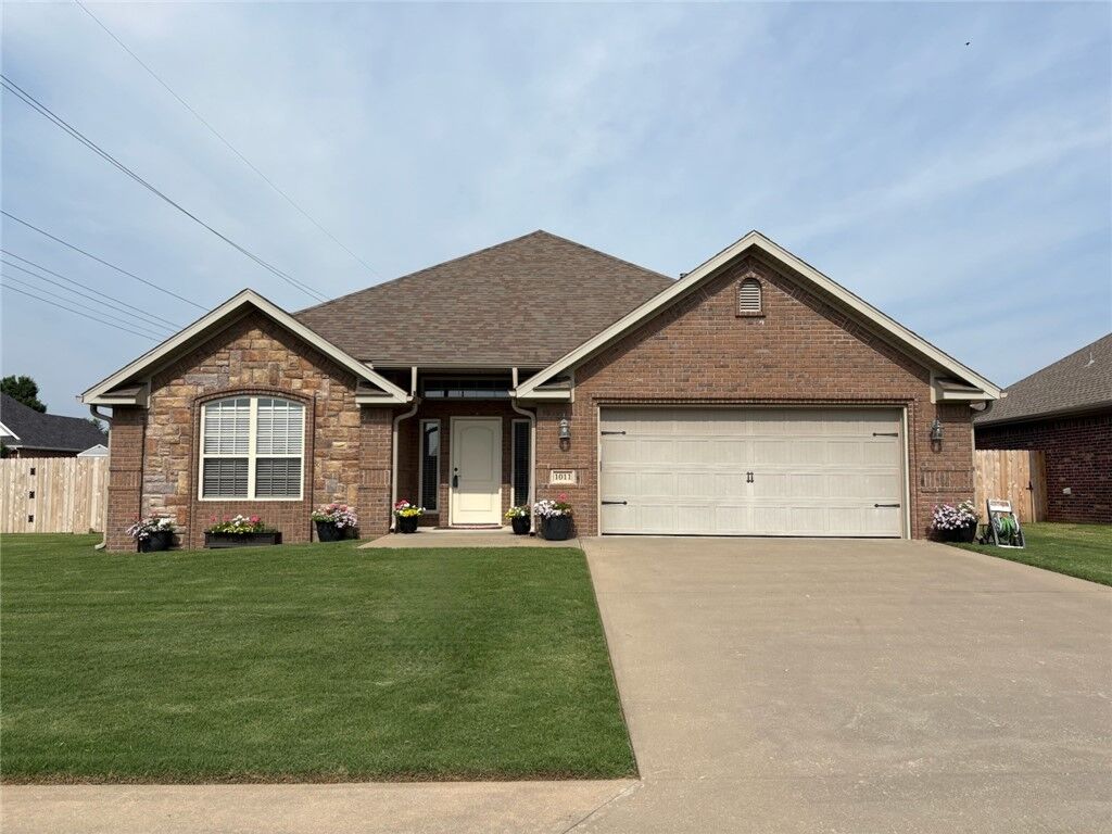 Property Photo:  1011 Harvest Street  AR 72719 