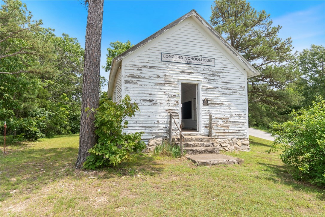 Property Photo: 805 County Road 309 AR 72632