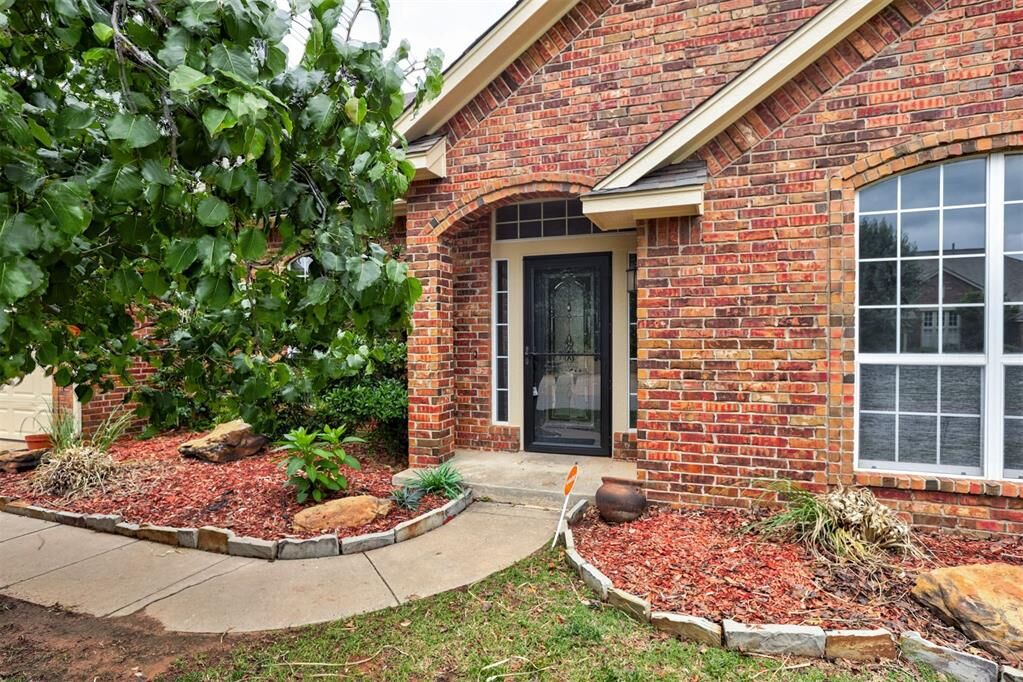 Property Photo: 11609 Blueridge Court OK 73162