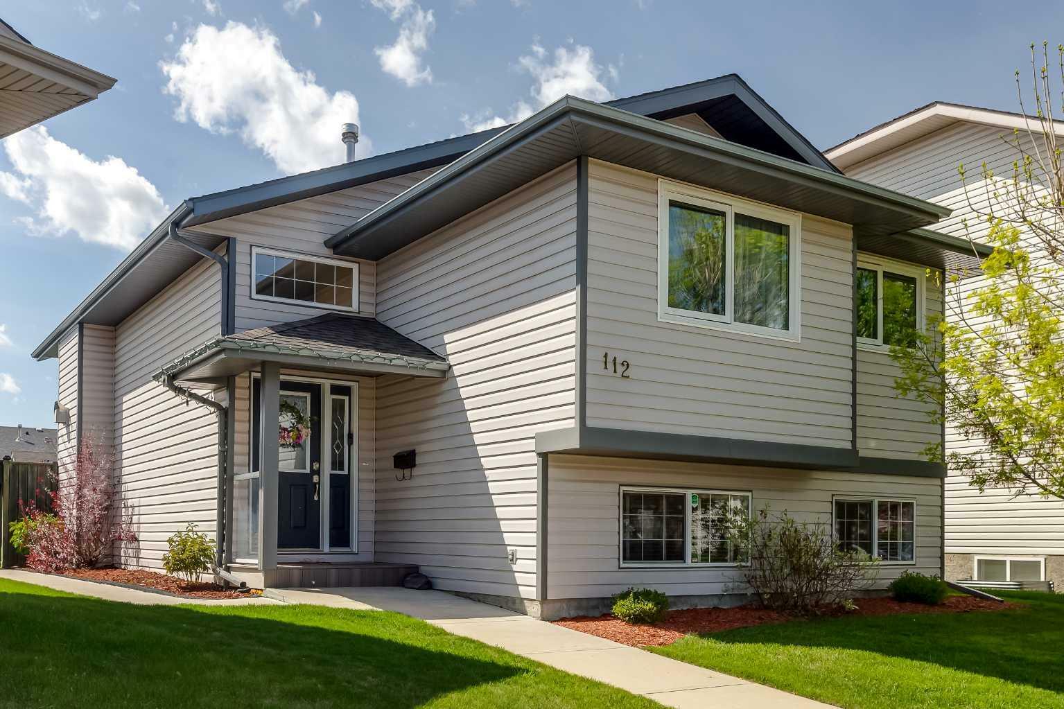 Property Photo: 112 Duckering Close AB T4R 2Z4