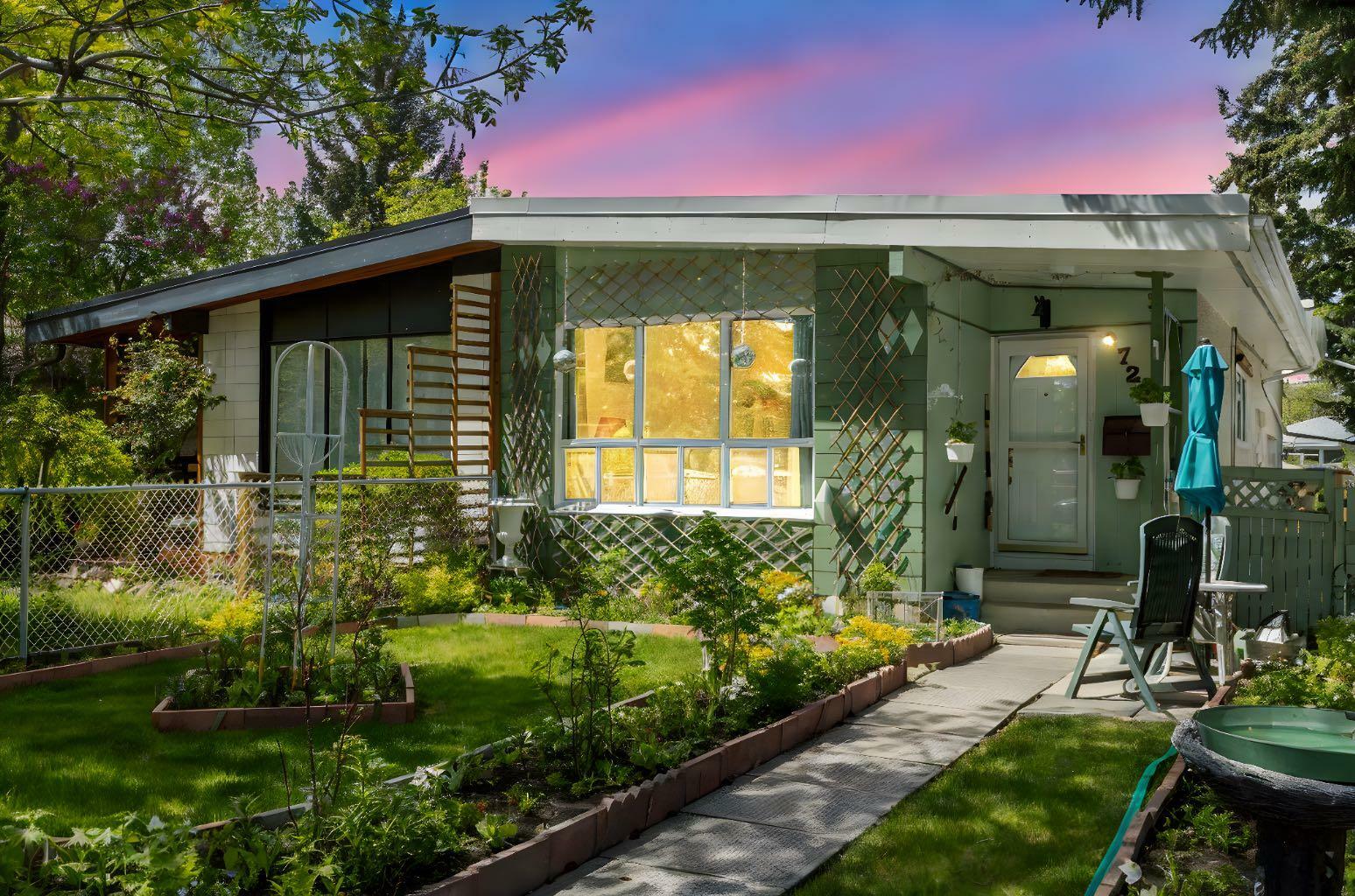 3725 41 Street SW  Calgary AB T3E 3L6 photo