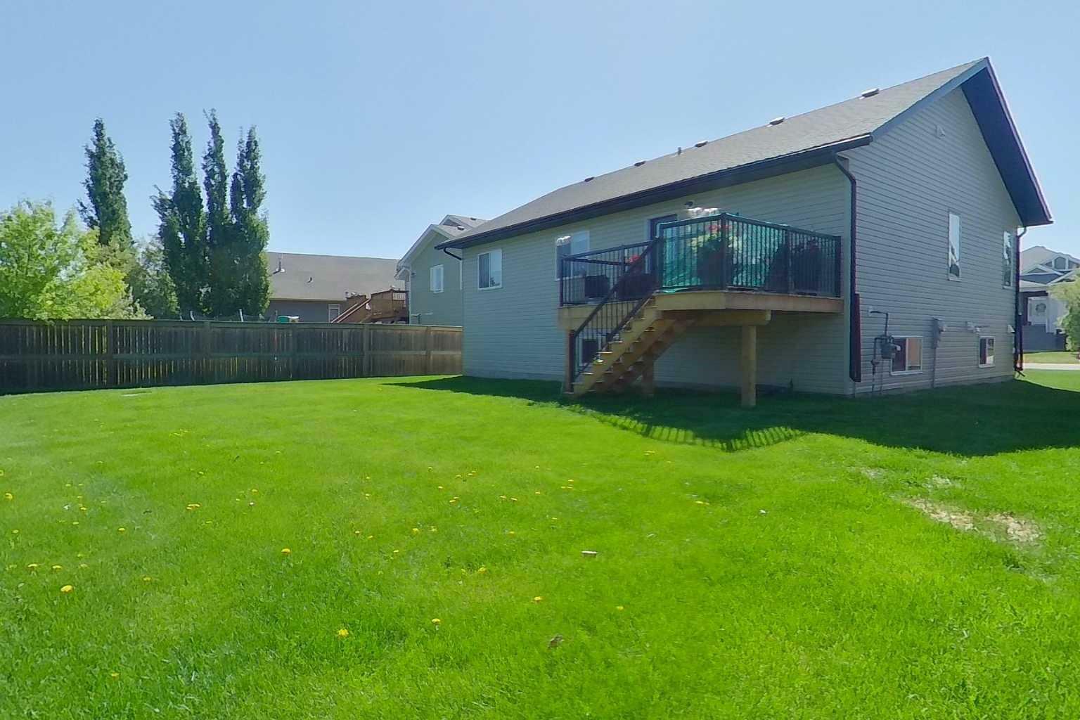 Property Photo: 908 7 Avenue SE AB T0G 2A3