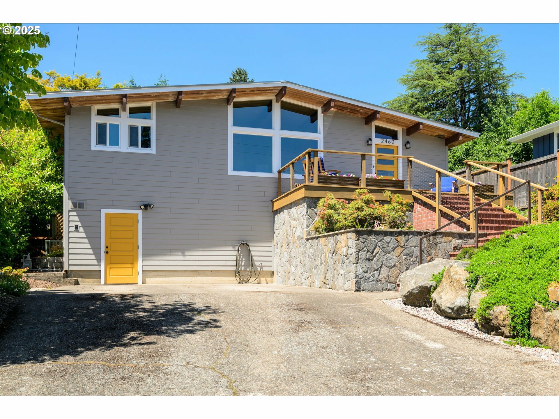 Property Photo: 2460 Olive St OR 97405