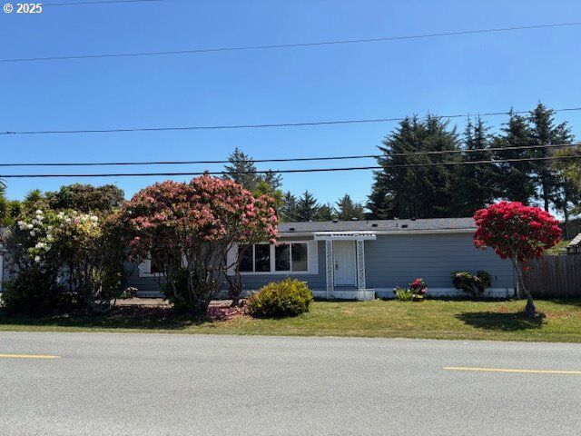 Property Photo:  1117 Fifield St  OR 97415 