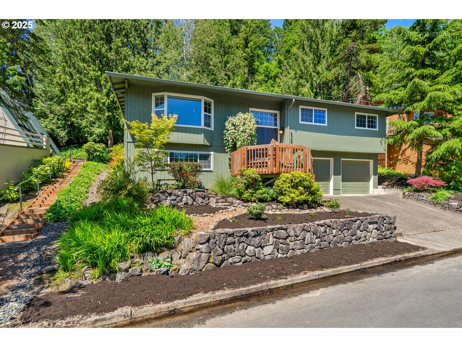 Property Photo: 6750 SW Parkwest Ln OR 97225