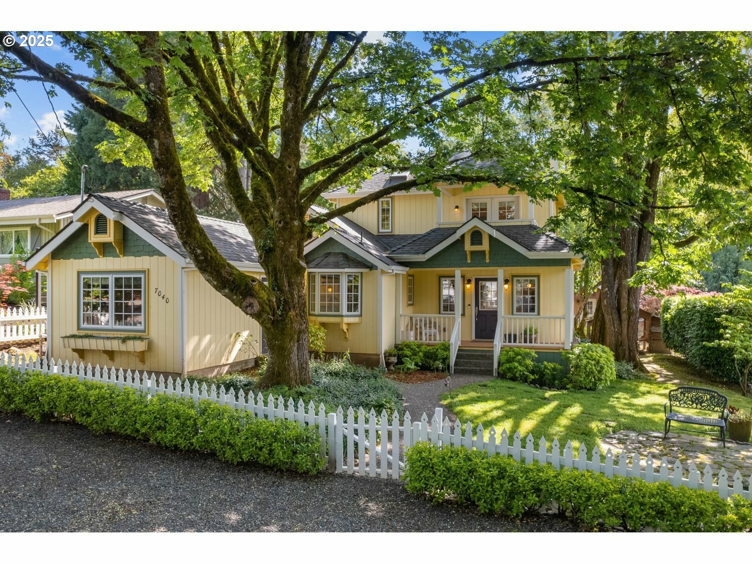 Property Photo: 7040 SW 31st Ave OR 97219