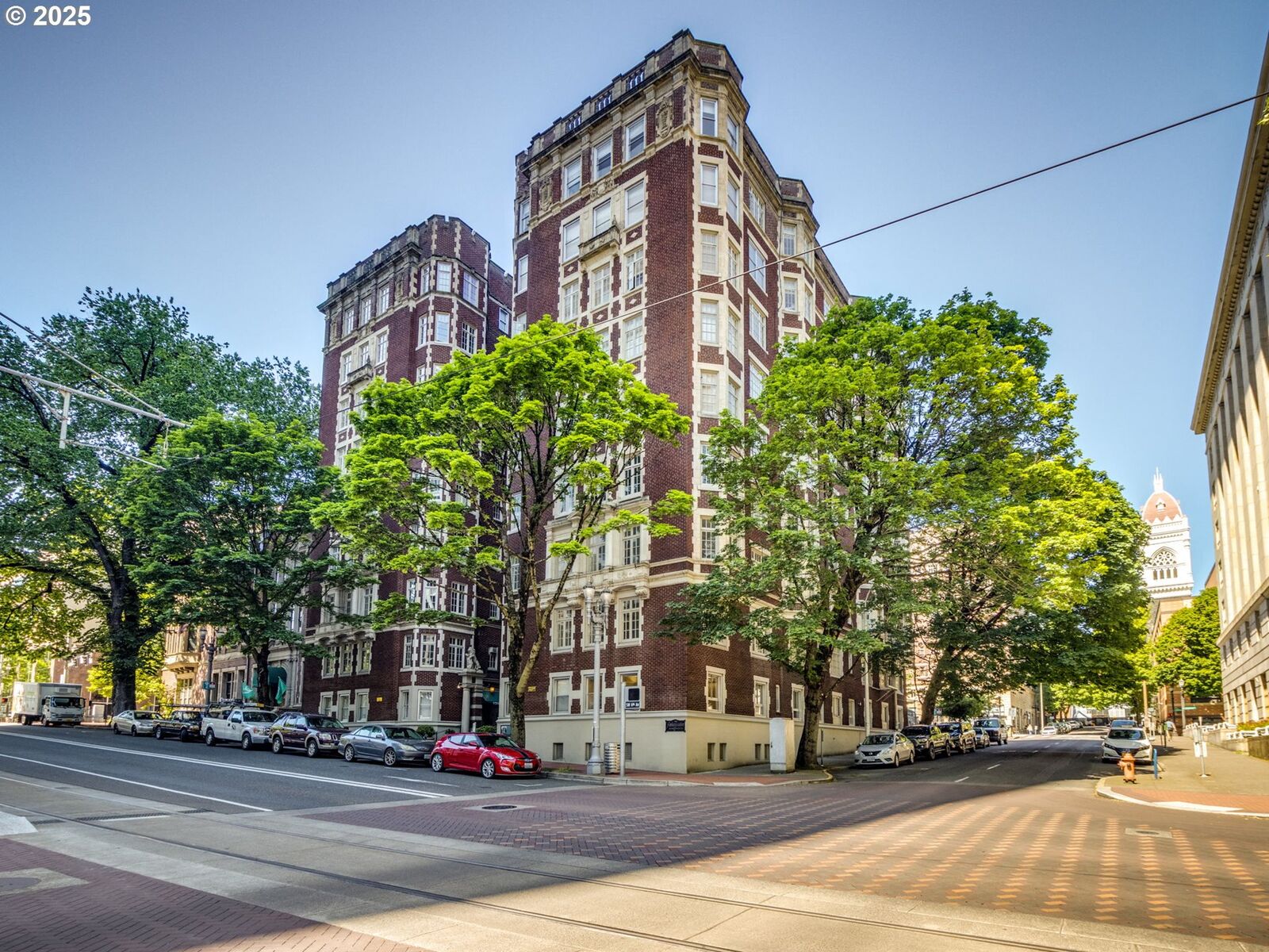 Property Photo:  1209 SW 6th Ave 402  OR 97204 