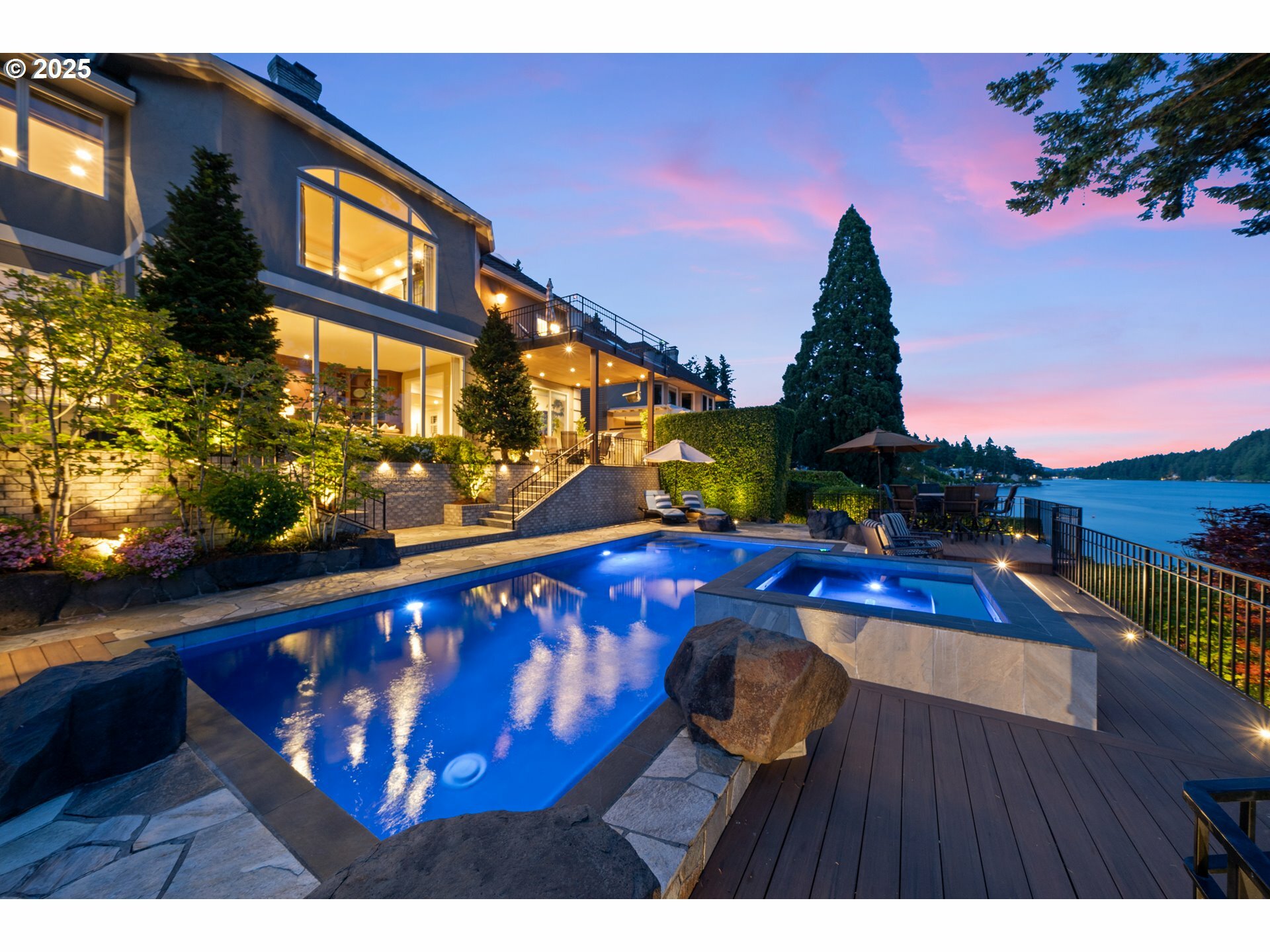 Property Photo: 3548 Lakeview Blvd OR 97035