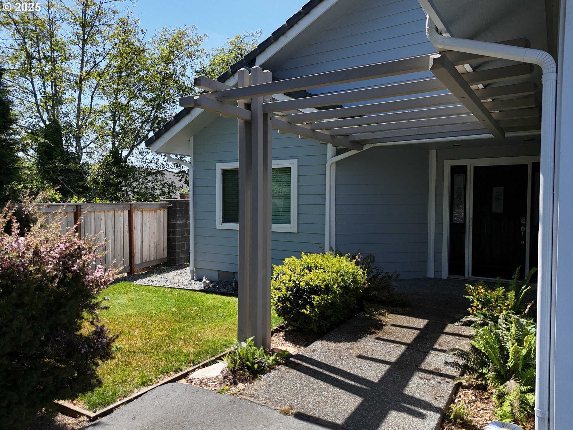 Property Photo: 221 Schooner Bay Dr OR 97415