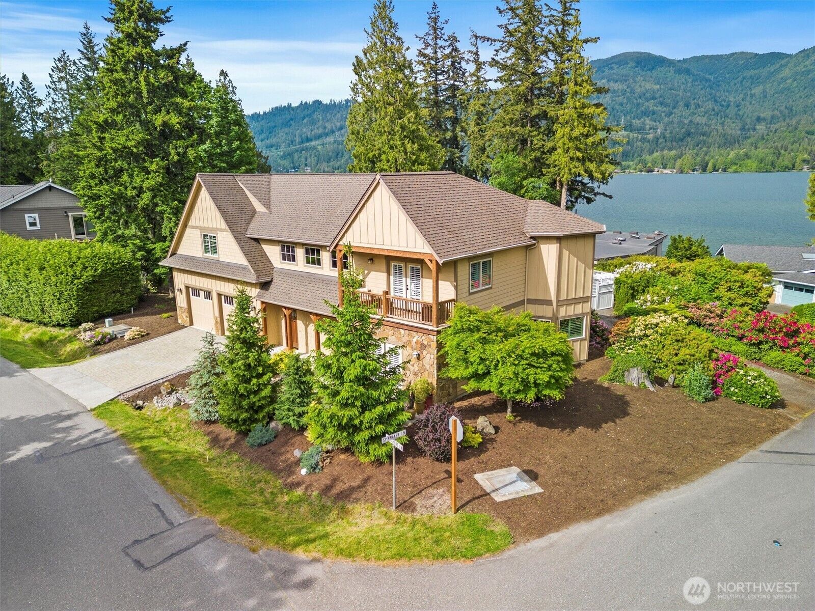 Property Photo:  20  Longshore Lane  WA 98229 