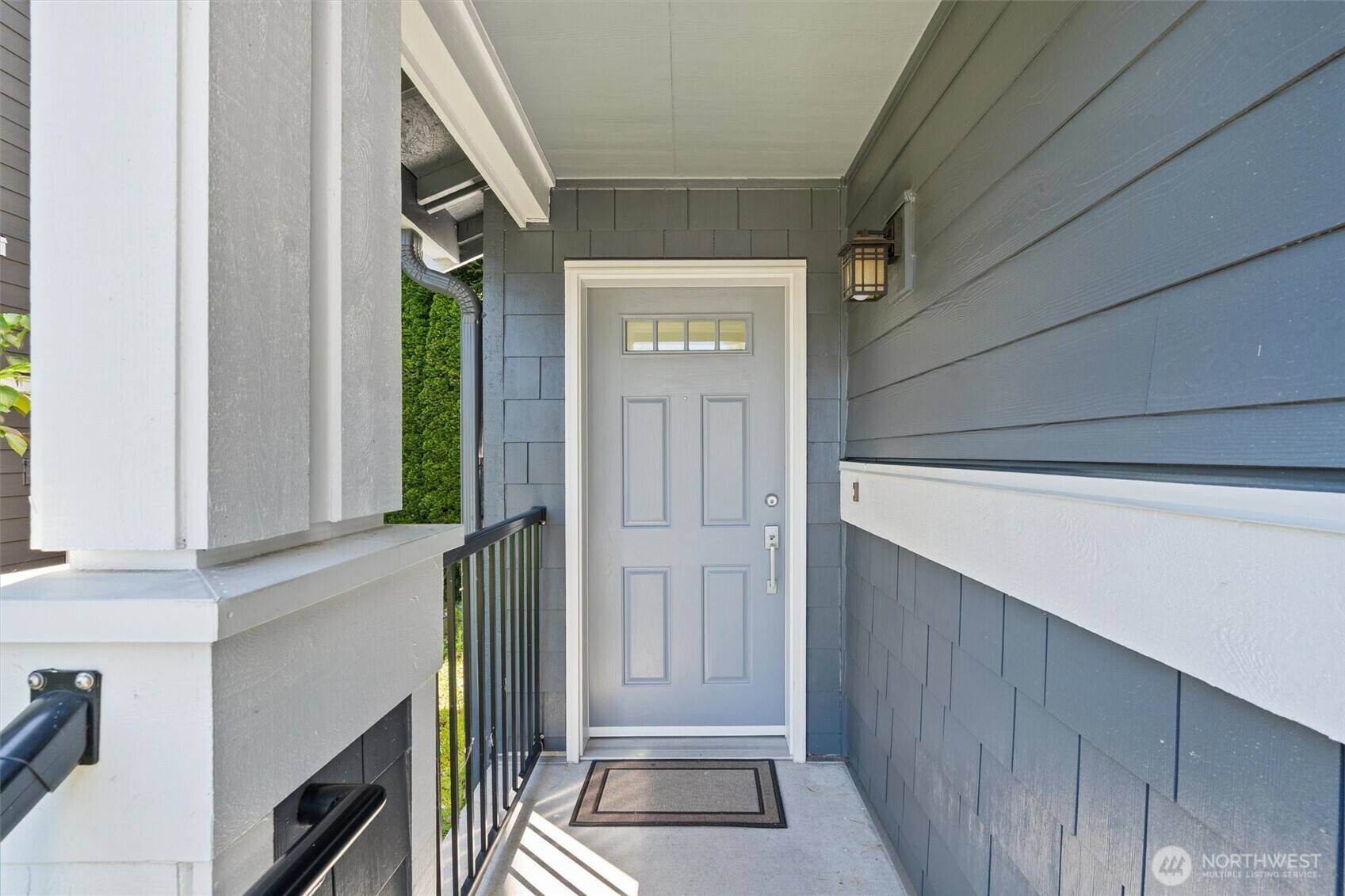 Property Photo:  5529  Lakemont Boulevard SE 901  WA 98006 