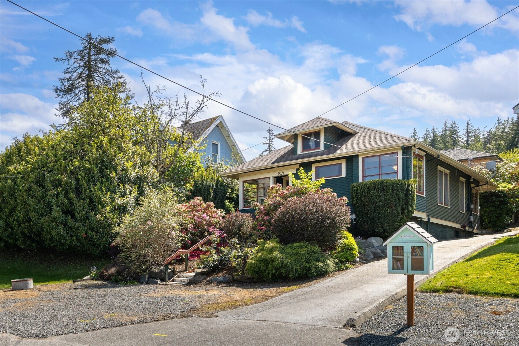 Property Photo: 914 E Laurel Street WA 98225
