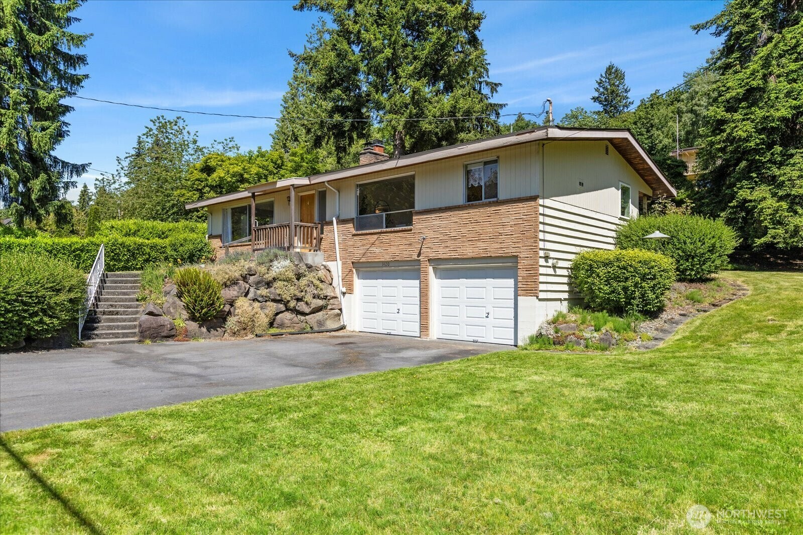 Property Photo: 1420 Olympic Ave WA 98020