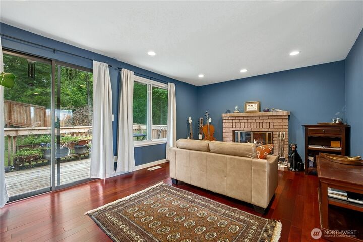 Property Photo: 1417 S 263rd Place WA 98198