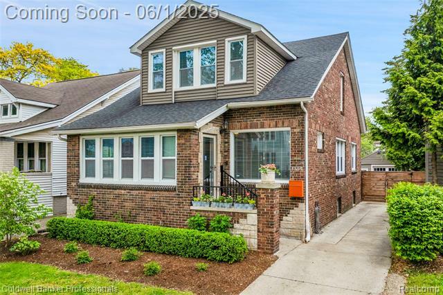 Property Photo: 1354 Lakepointe Street MI 48230