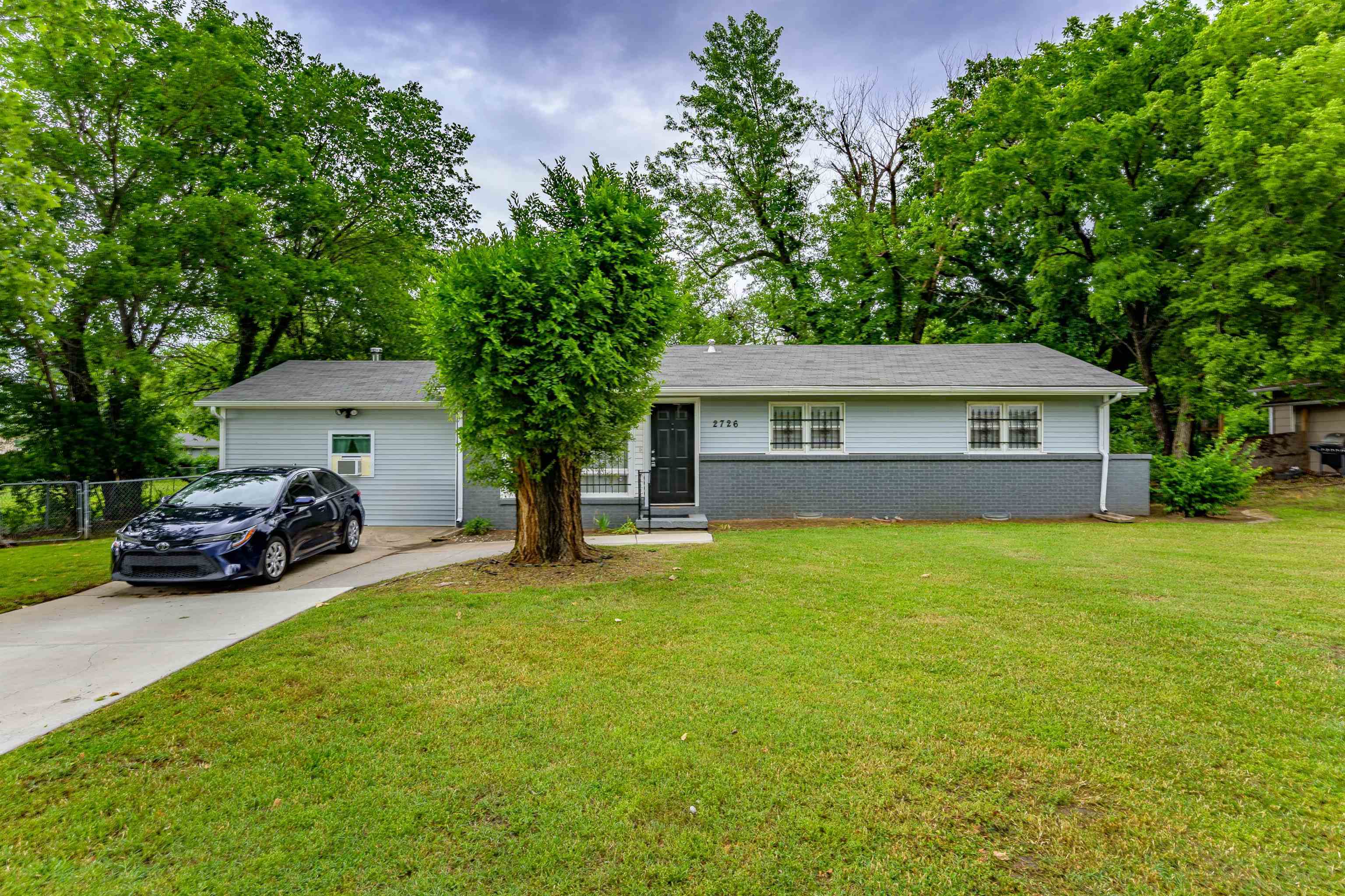 Property Photo: 2726 Fairmount Ave KS 67220