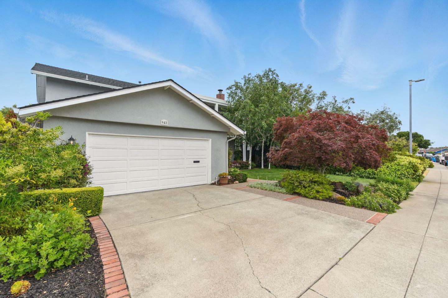 Property Photo: 942 Constitution Drive CA 94404