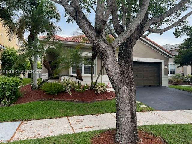 Property Photo: 1020 Silktree Ln FL 33327
