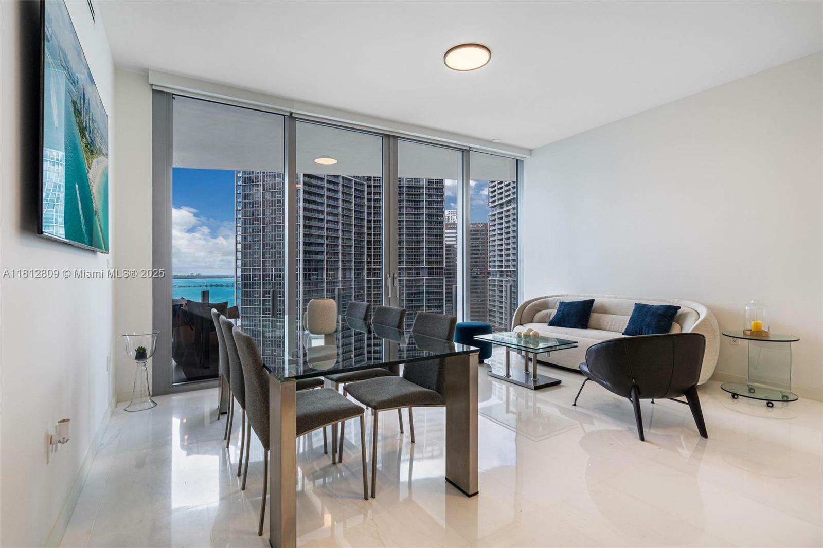 Property Photo: 300 Biscayne Blvd Way 2706 FL 33131