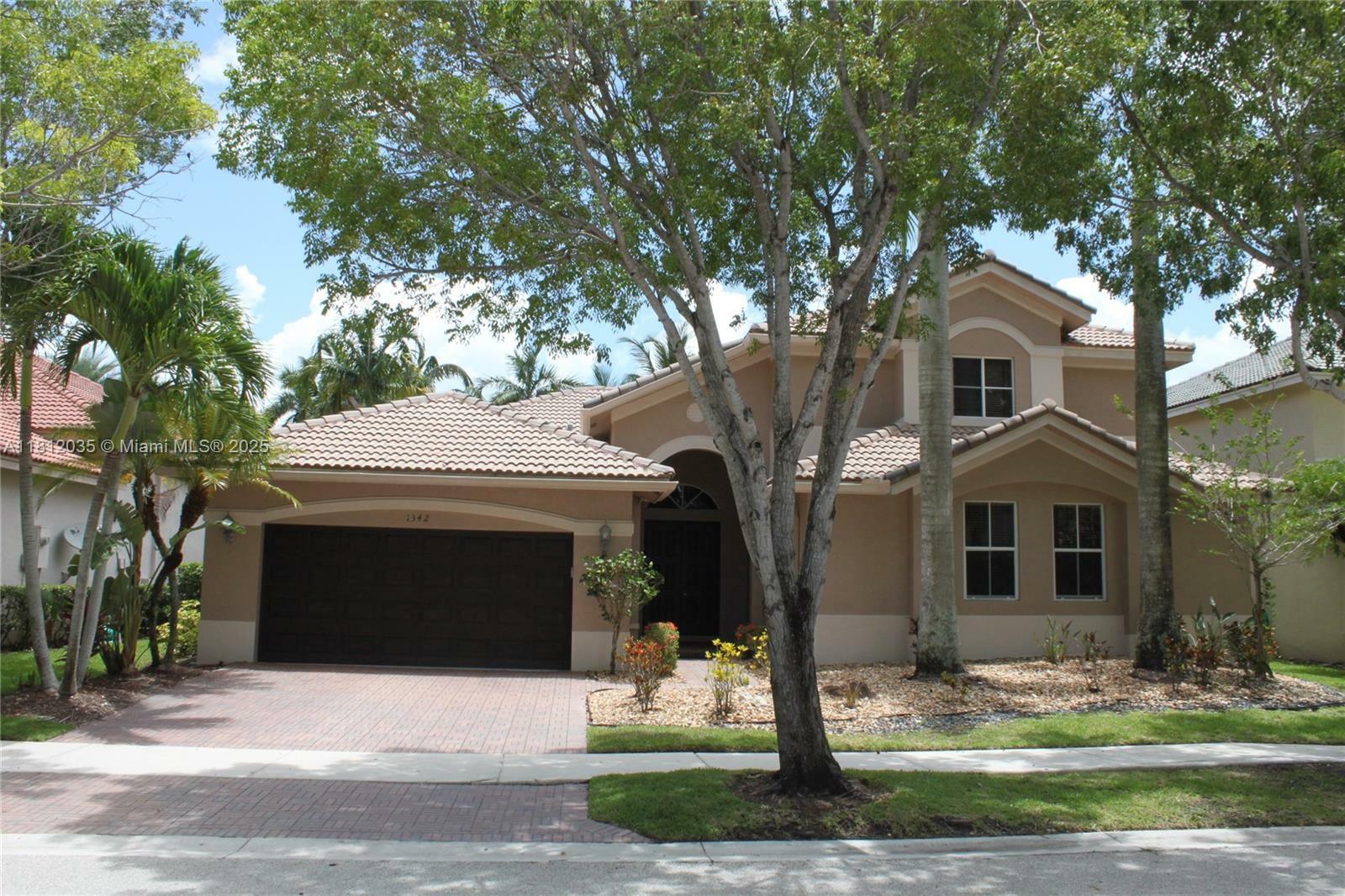 Property Photo: 1342 Crossbill Ct 1342 FL 33327