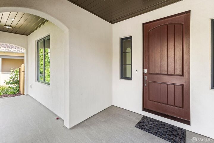 Property Photo: 42119 Vinha Way CA 94539