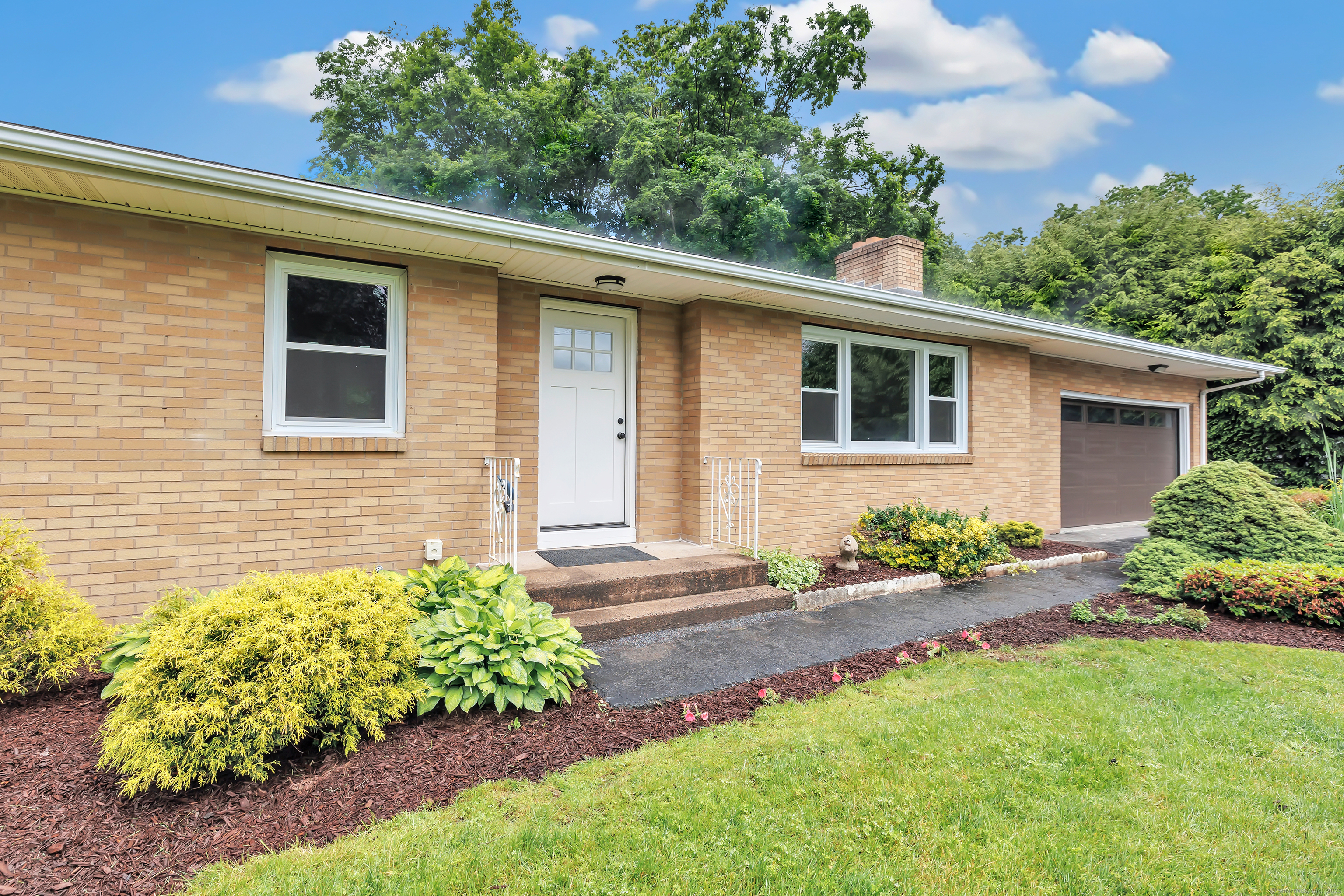 Property Photo: 325 River Road CT 06518
