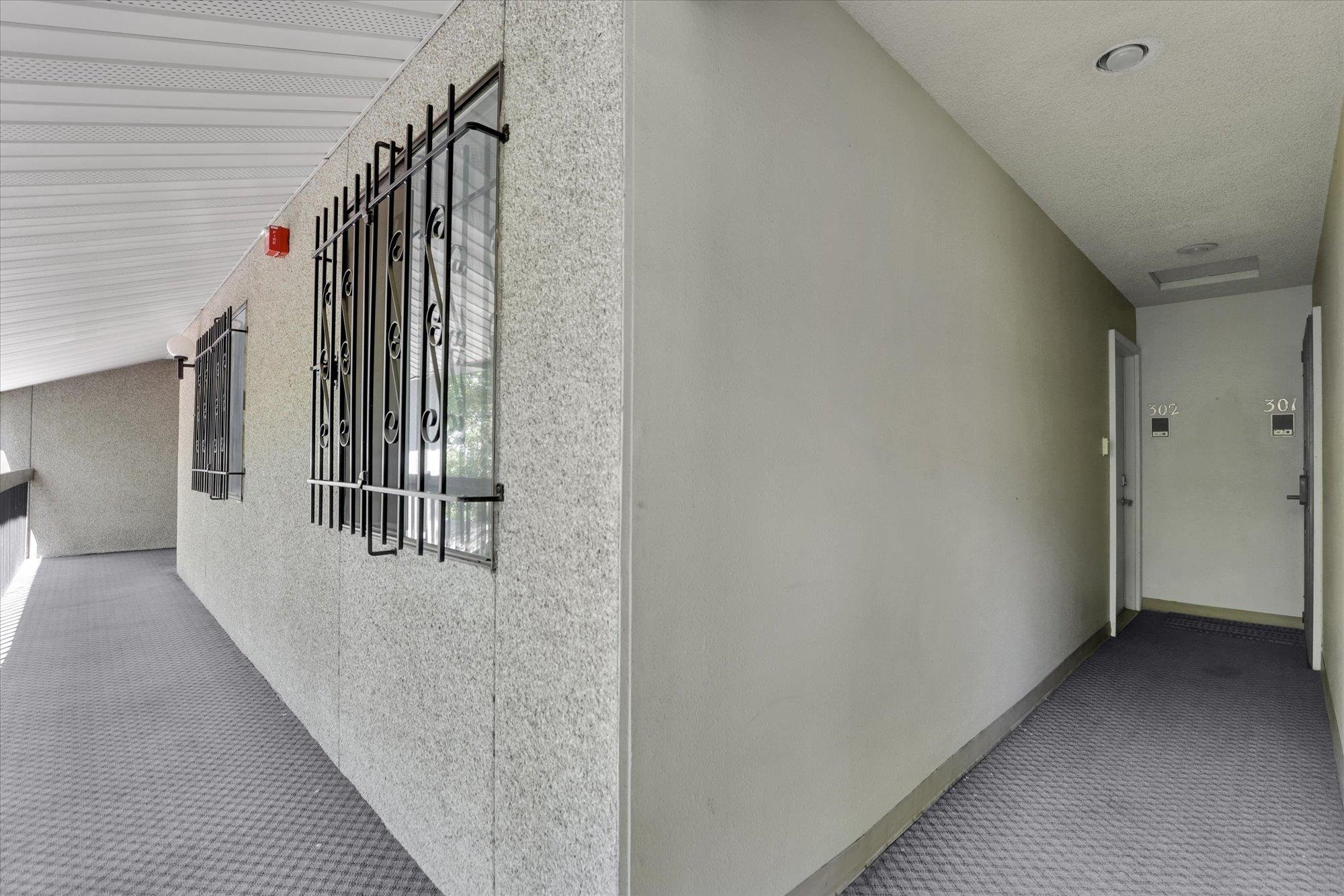 Property Photo: 1002 W 7th Ave 301 WA 99204
