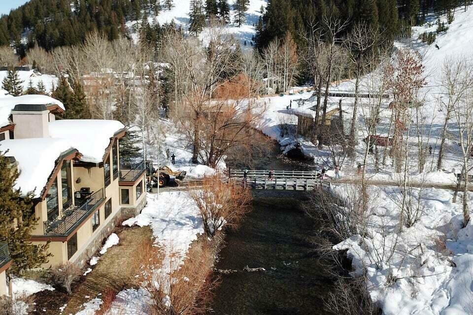 Property Photo: 221 Picabo Street #D (1-H) ID 83340