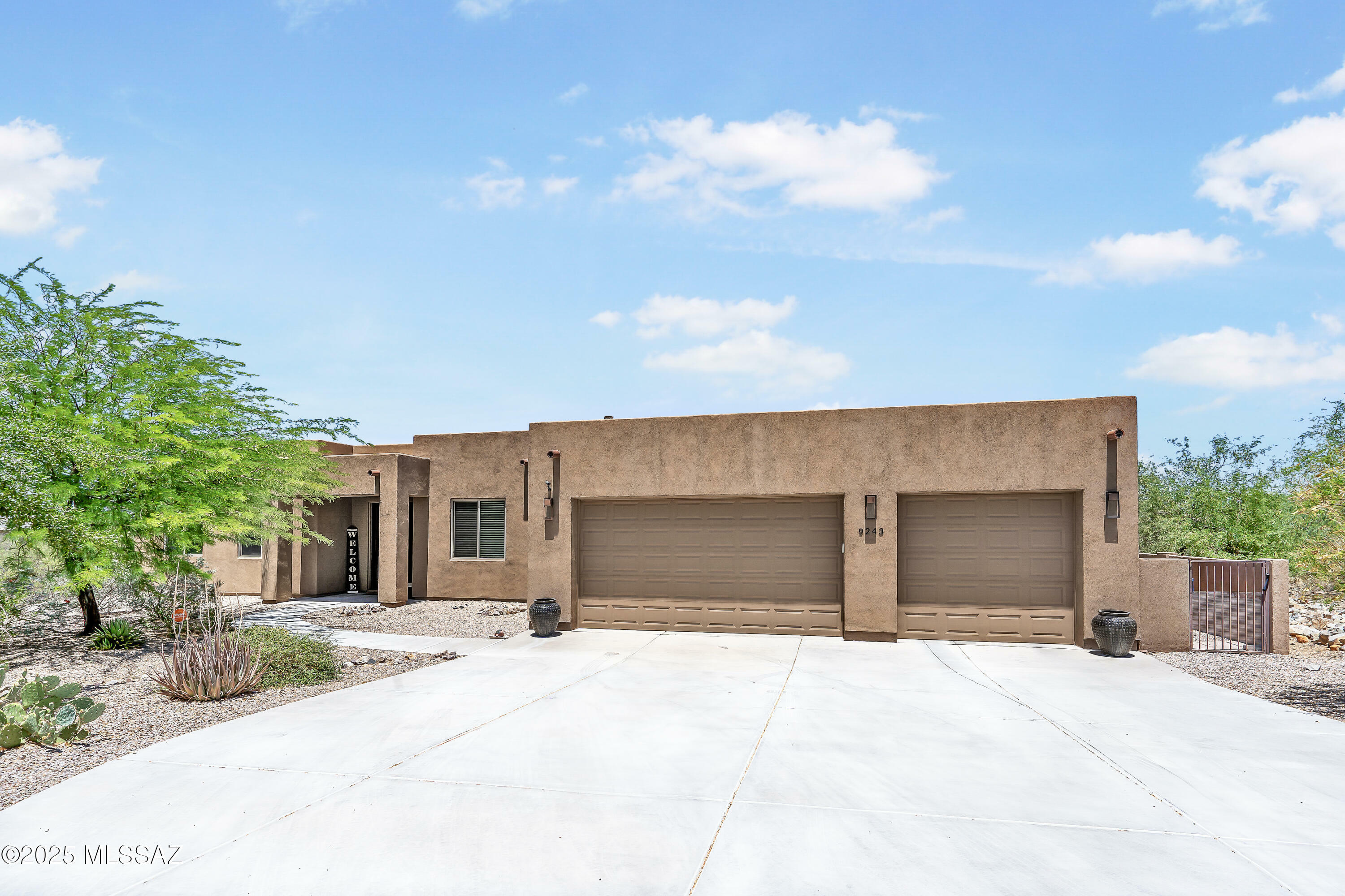 Property Photo: 9243 E Arizona Cypress Place AZ 85641