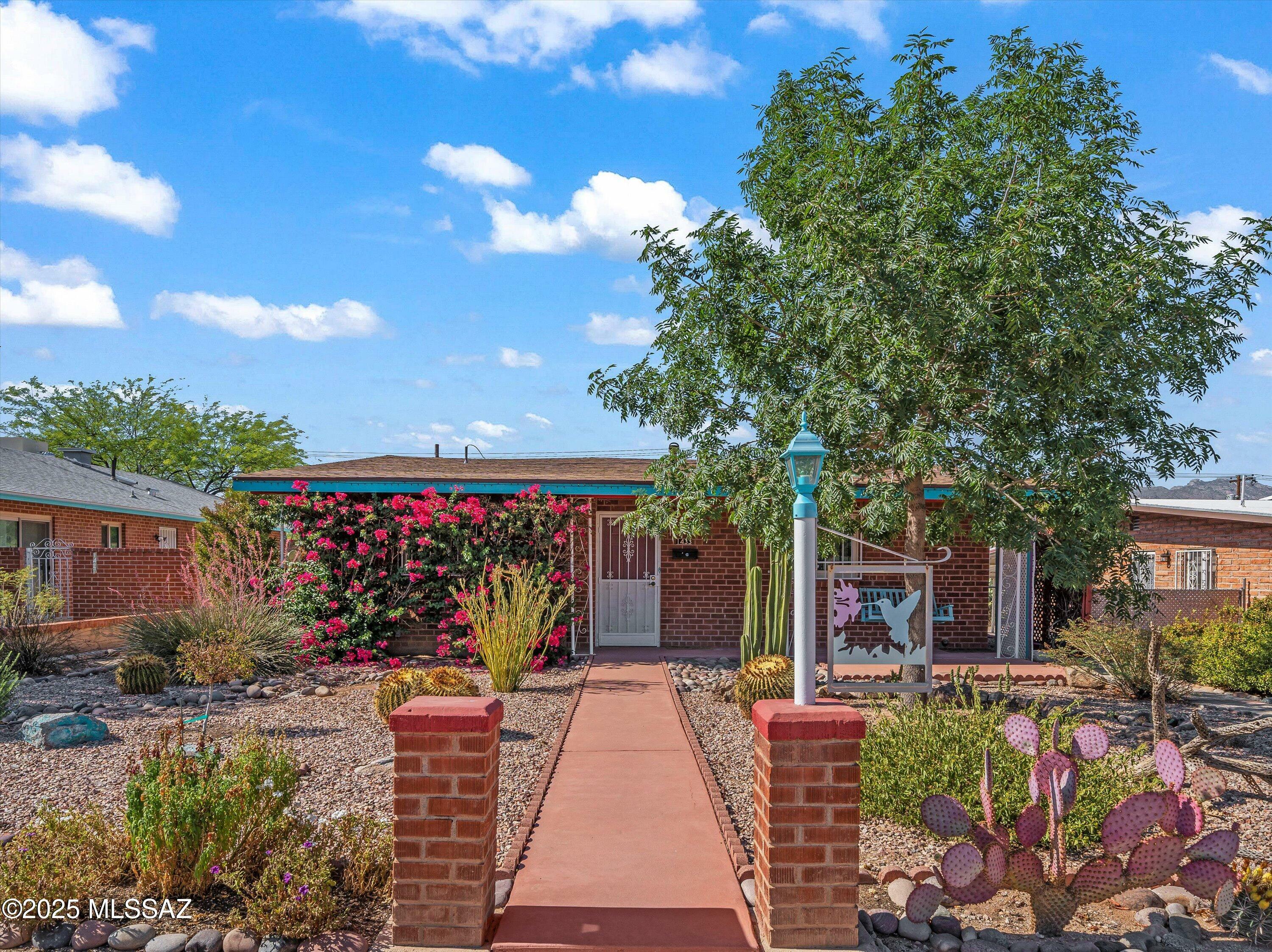Property Photo:  1433 E Silver Street  AZ 85719 
