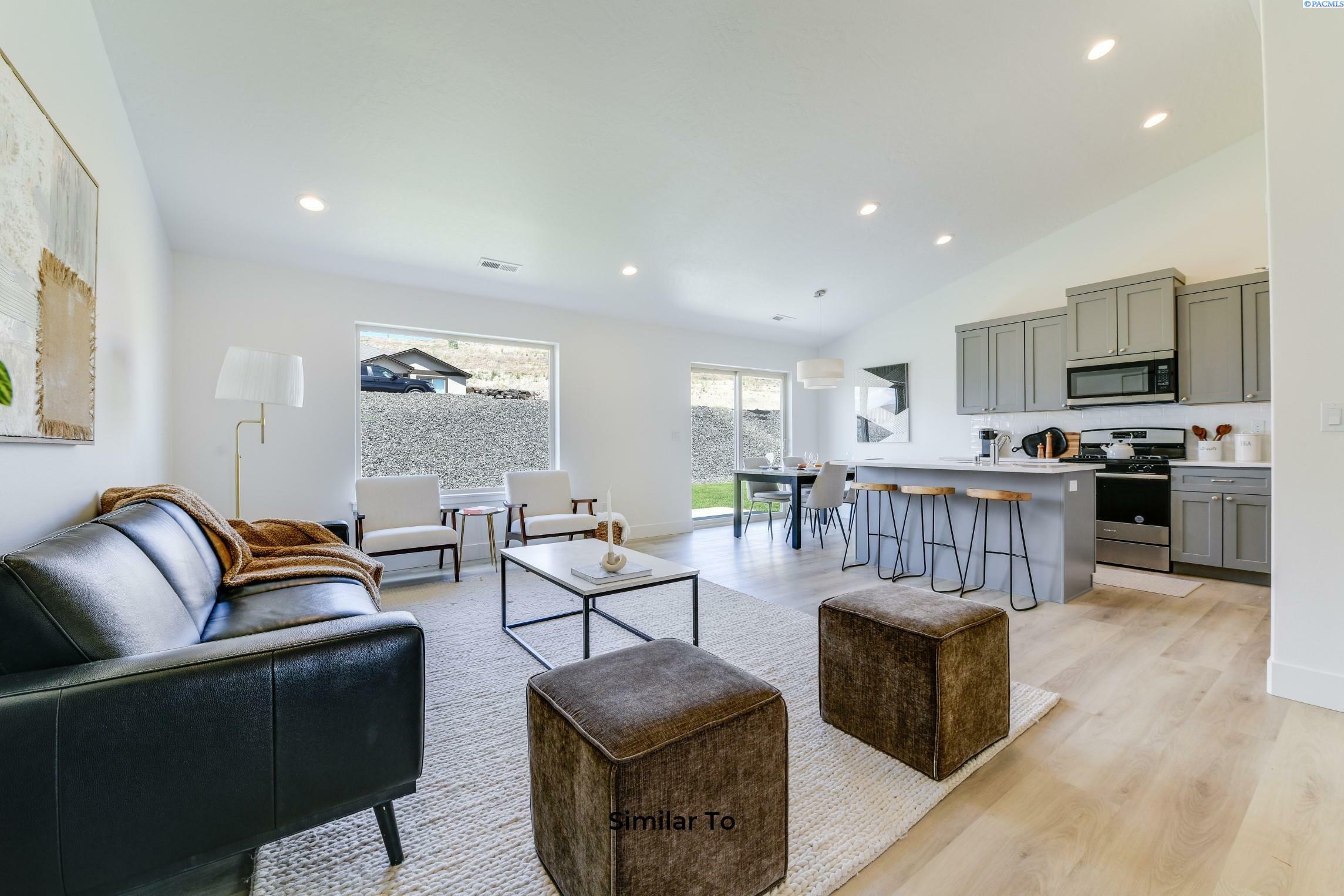 Property Photo: 701 Vineyard St WA 98930