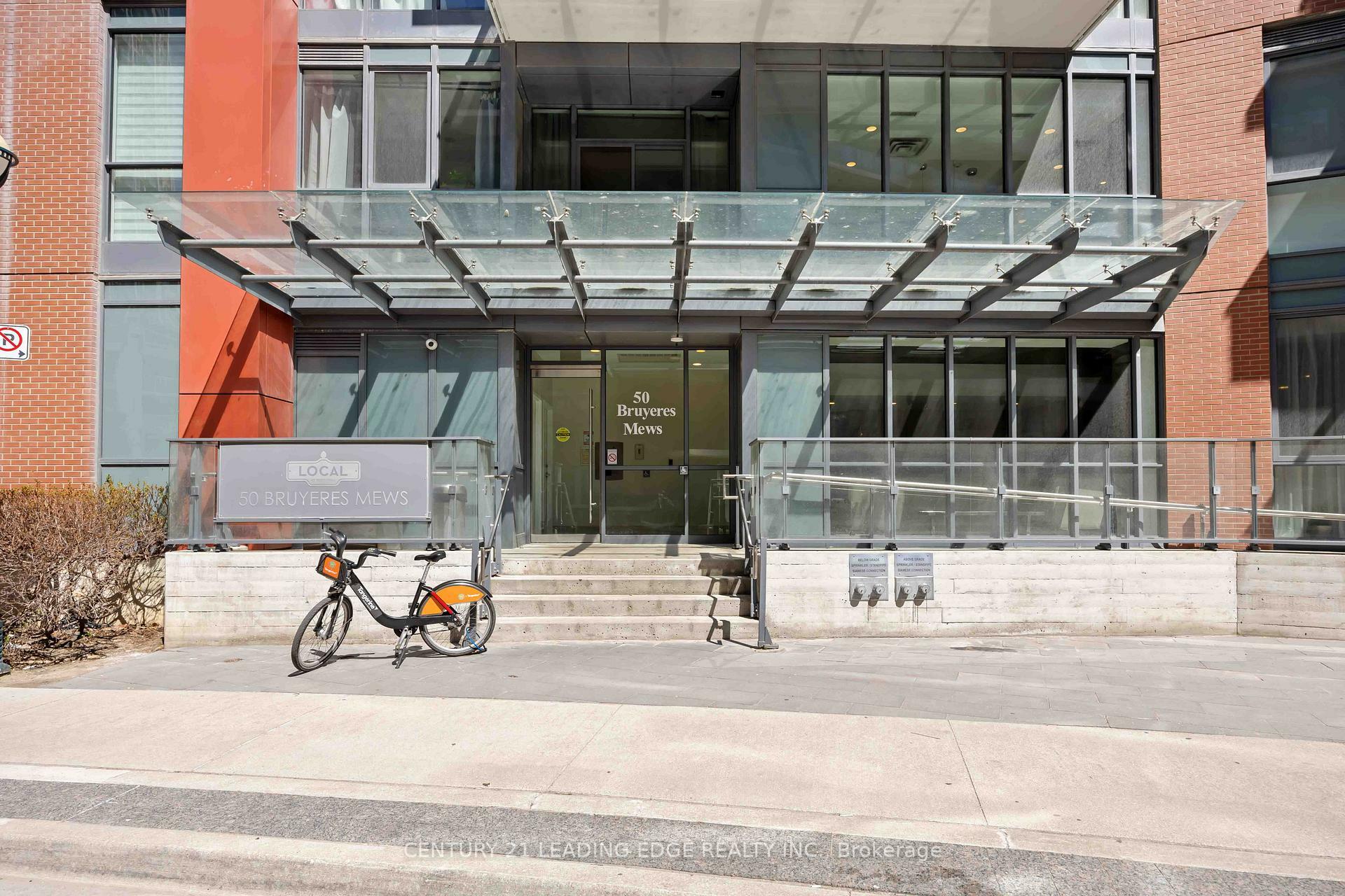 Property Photo: 50 Bruyeres Mews 619 ON M5V 0H8