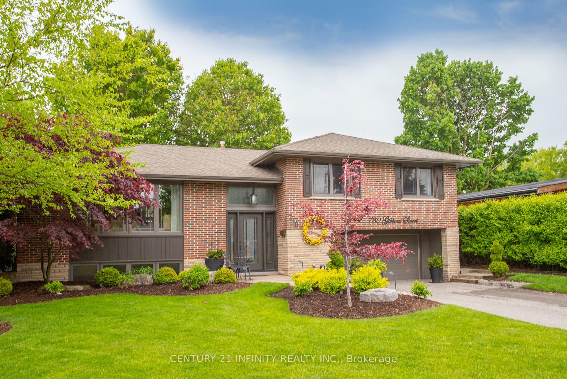 Property Photo:  730 Gibbons Street  ON L1J 5A2 