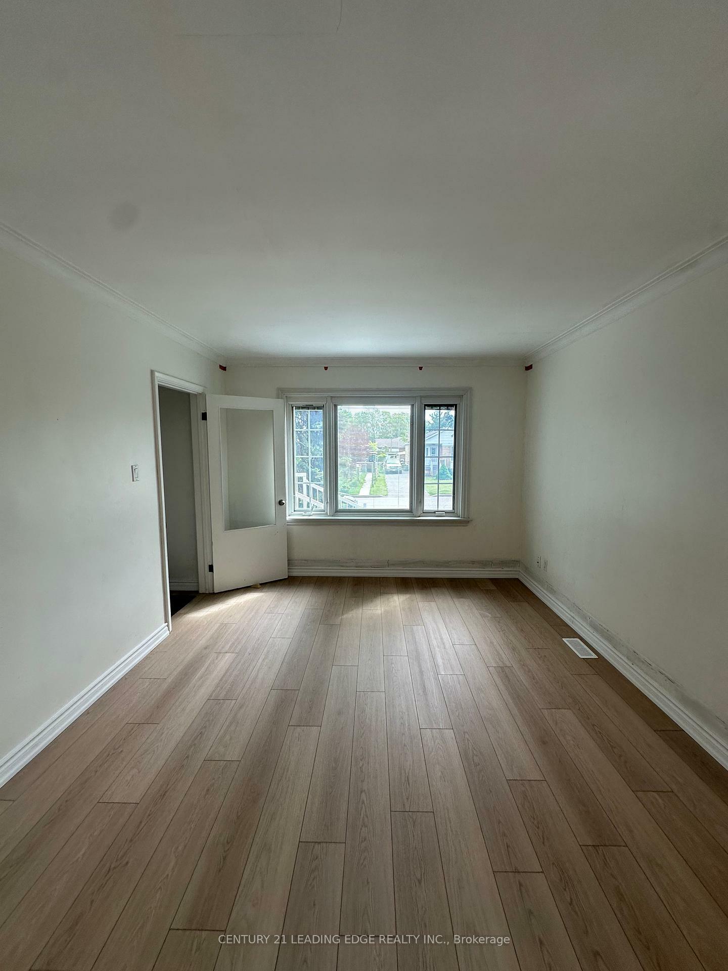Photo de la propriété: 36 Kilpatrick Drive Main ON M1R 2B6