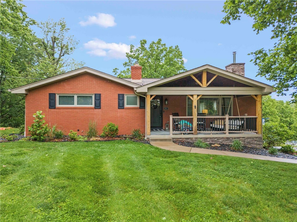 Property Photo: 857 E McMurray Rd PA 15367
