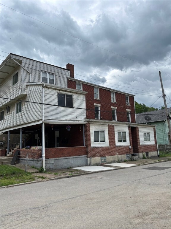 Property Photo: 750 Church St Ext PA 15145