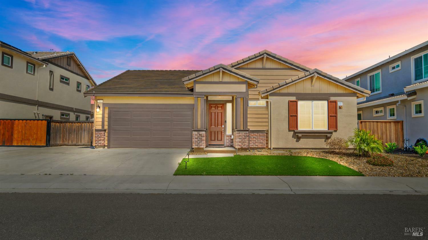 Property Photo:  761 Razorbill Street  CA 95688 