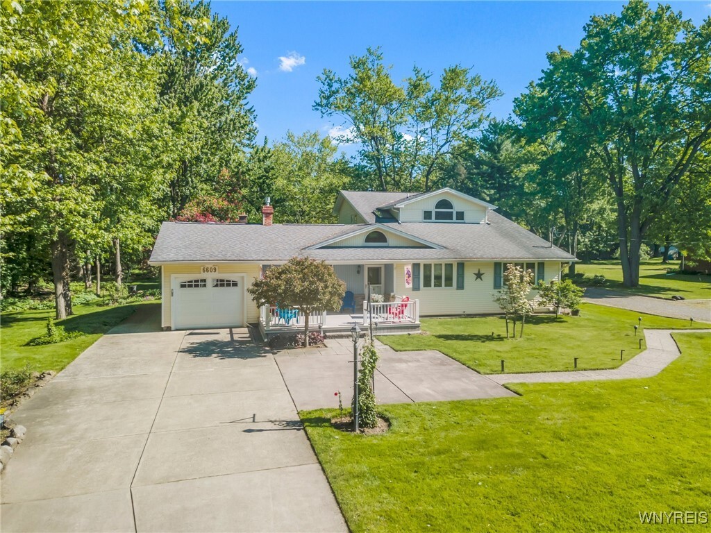Property Photo: 6609 Tonawanda Creek Road NY 14094