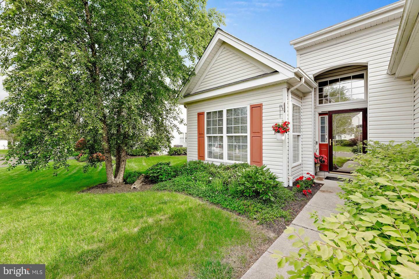 Property Photo: 760 S Settlers Circle PA 18976