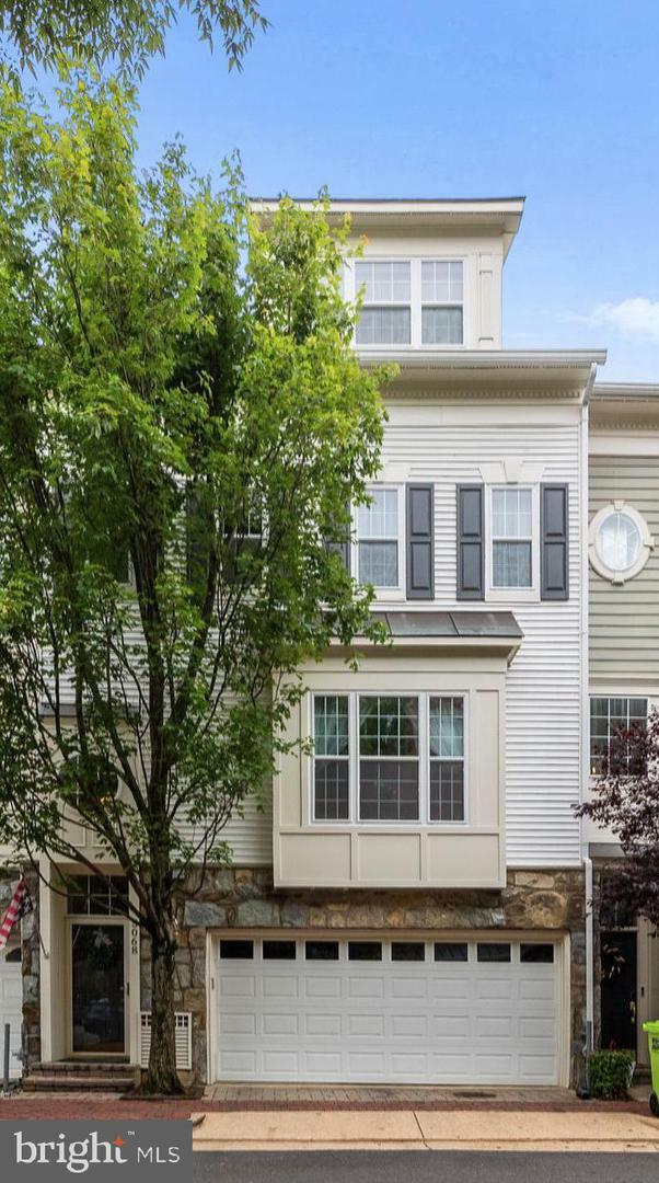 Property Photo: 5068 Kilburn Street VA 22304