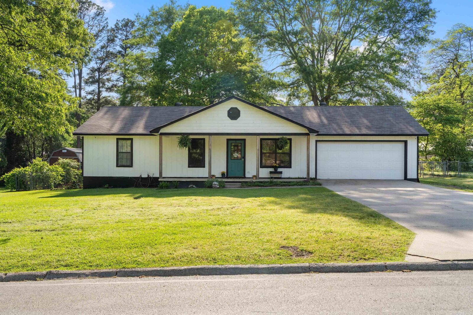 Property Photo:  711 S Red Street  AR 72150 