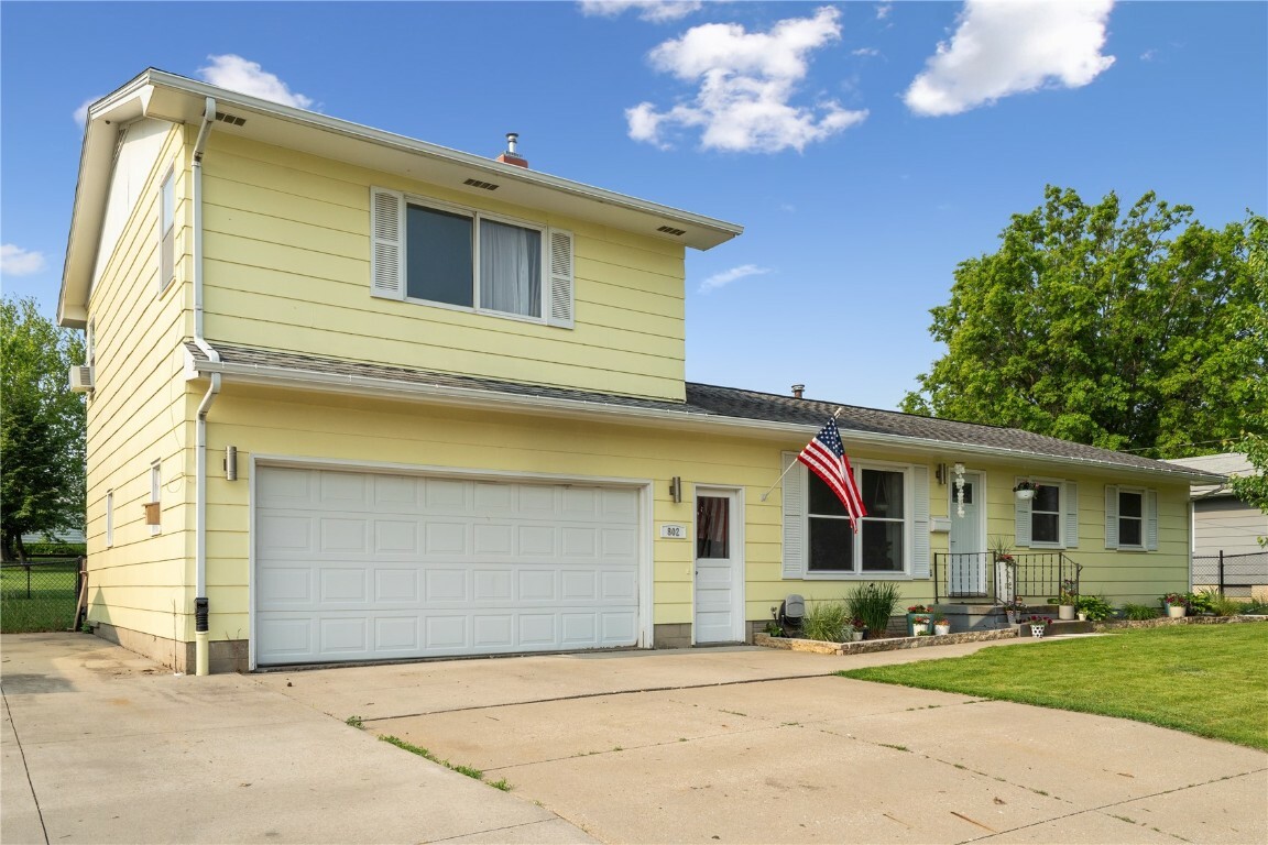Property Photo: 802 W 15th Street IA 52349