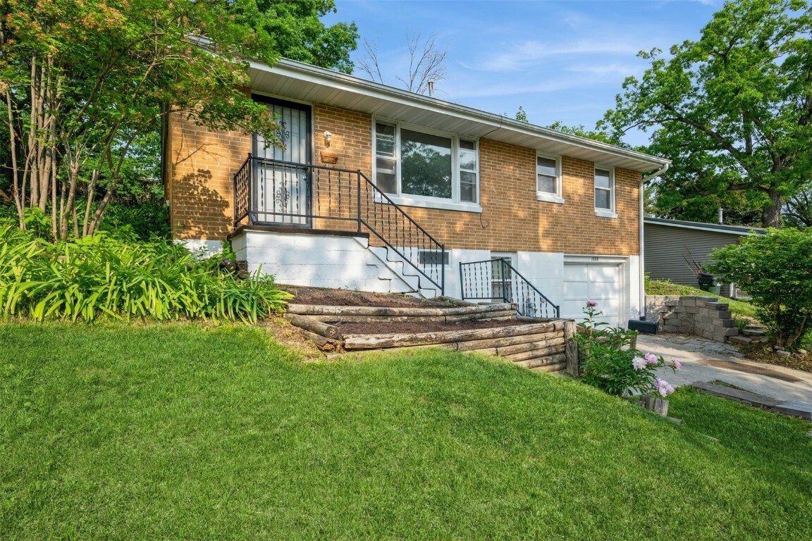 Property Photo: 1333 Harold Dr SE IA 52403