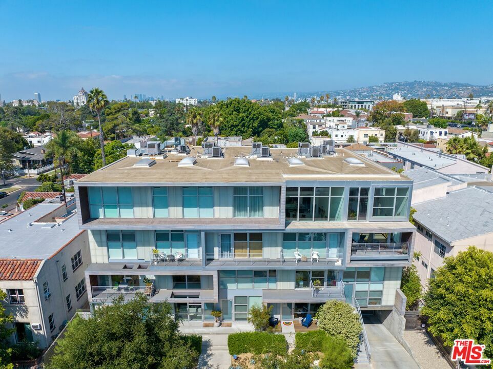 Property Photo: 611 N Bronson Ave CA 90004