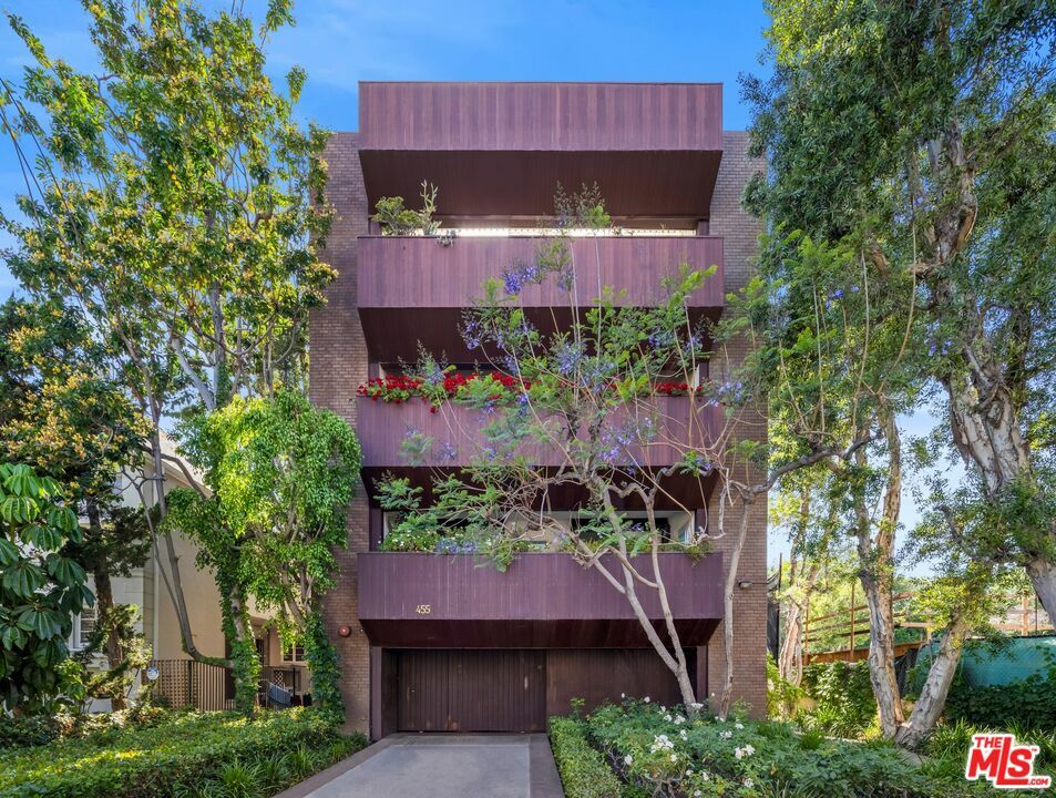 455 N Oakhurst Dr  Beverly Hills CA 90210 photo