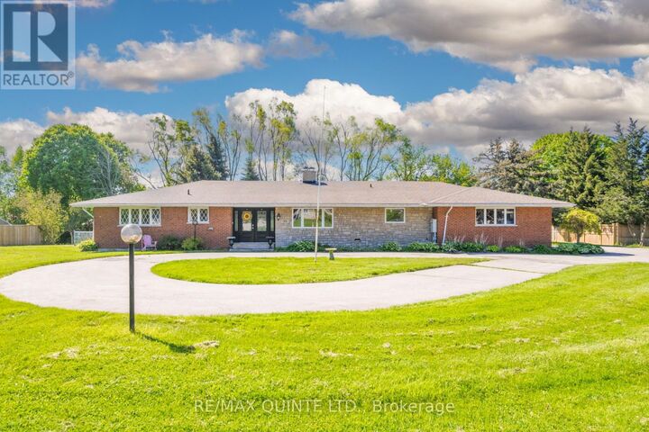 Property Photo:  25 Singleton Street  ON K0K 1H0 