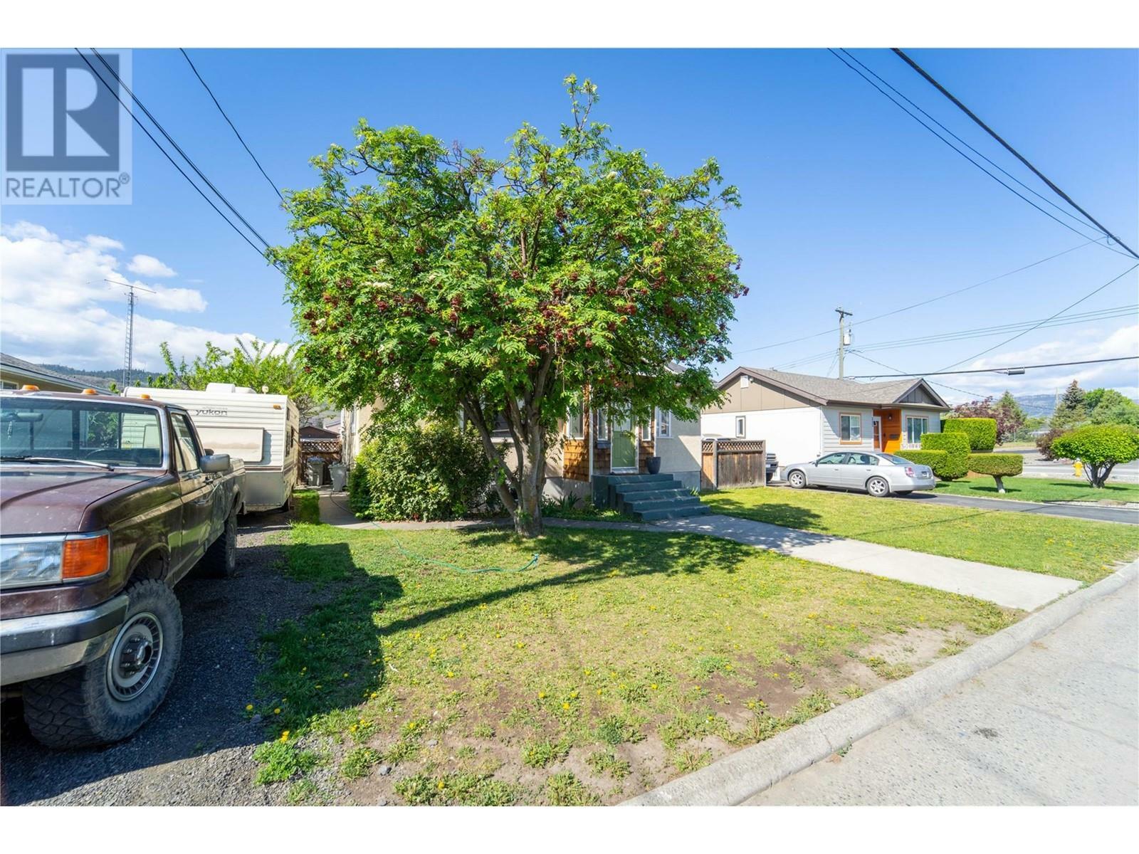 Property Photo: 551 Linden Avenue BC V2B 2N5
