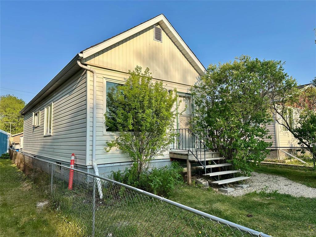361 Bignell Avenue  The Pas MB R9A 1K2 photo