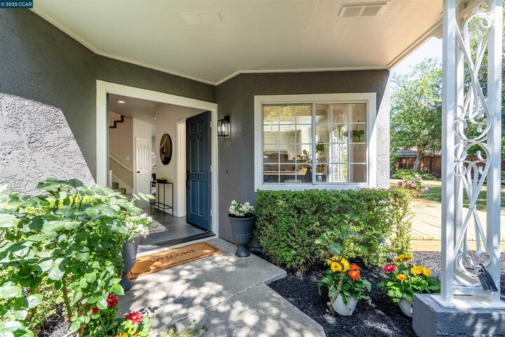 Property Photo: 5 Stuart Place CA 94526