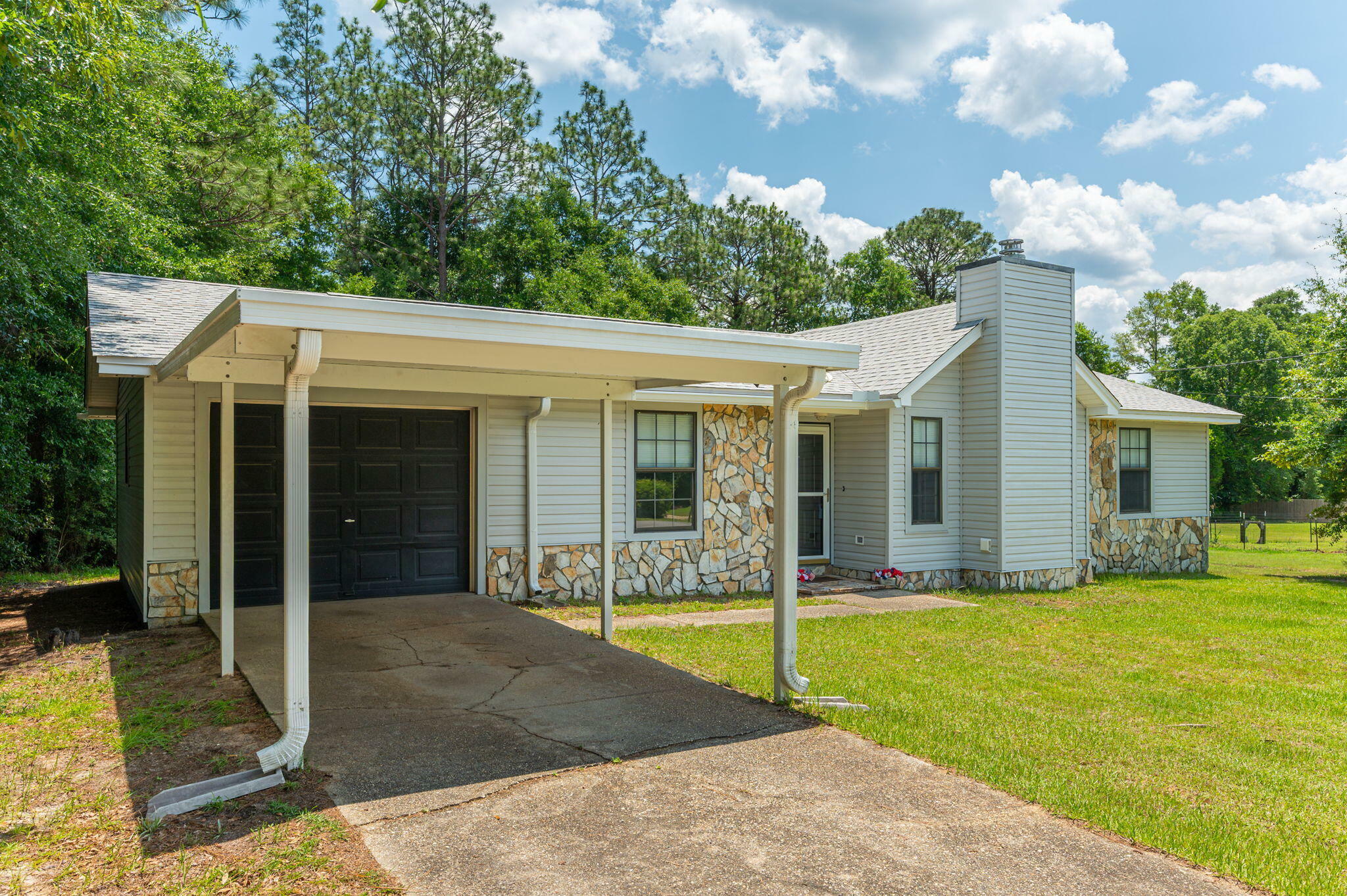 Property Photo: 5951 N Meadow Lane FL 32539